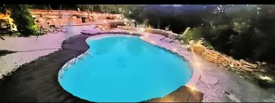 an overhead view of a blue swimming pool at Là où le Ciel est né Beau mas pierres et contemporain sur grande propriété vue Mont Ventoux dentelles de Montmirail in Blauvac