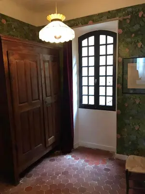 an empty room with a door and a window at La Maison Joly in Ménerbes