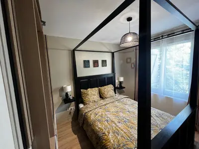a bedroom with a bed with a black frame at Gîte de charme pour 6 personnes à Apt in Apt