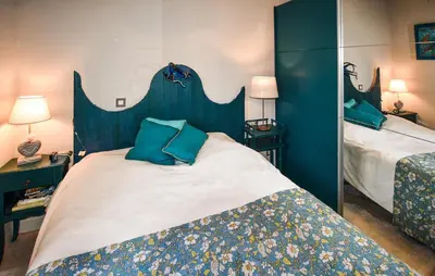 a bedroom with two beds with blue walls at Nice Apartment In L'isle-Sur-La-Sorgue in LʼIsle-sur-la-Sorgue