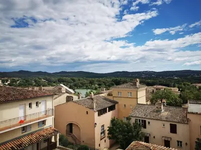 a view of a town with buildings and a river at Petit cocon en Provence in Mallemort