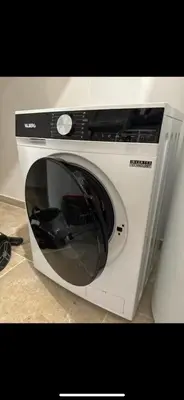 a white microwave oven sitting on top of a counter at Bastide 3 chambres 6personnes avec piscine sur Aix en Provence in Aix-en-Provence