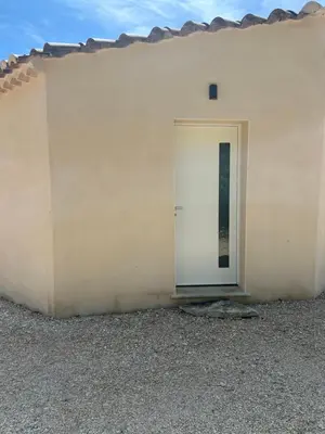 a door in the side of a building at Gîte Lavande Luberon in Saint-Saturnin-les-Apt