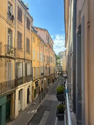 an empty street in an alley between buildings at Le Loft du Matheron in Aix-en-Provence