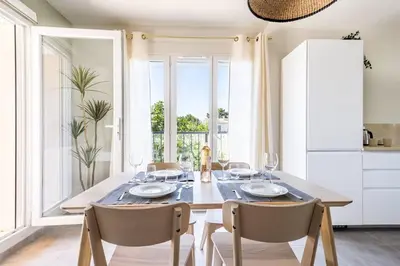 a dining room with a table and chairs and a window at Tropiques en Provence in Morières-lès-Avignon