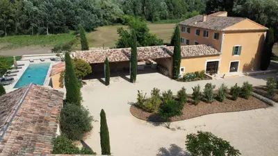 an aerial view of a house with a swimming pool at Bastide des 7 Sœurs in Roussillon