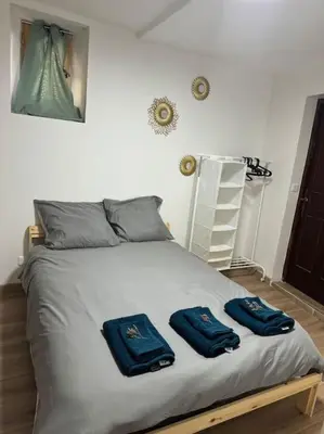 a bedroom with a bed with blue towels on it at Appartement T2 Cosy centre-ville in Pernes-les-Fontaines