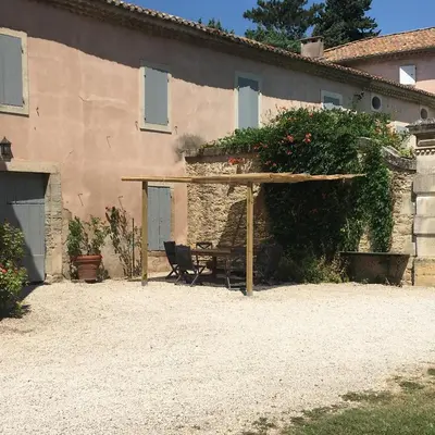 a picnic table under a pavilion in front of a building at Mas Provencal Monteux 84170 in Althen-des-Paluds