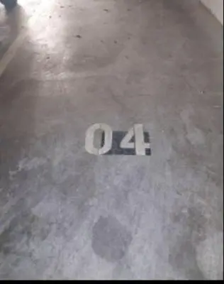a sign that says ac on the ground in the street at Au petit coeur de l'isle in LʼIsle-sur-la-Sorgue