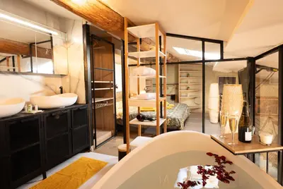 a bathroom with two sinks and a bath tub at Loft COSY et luxueux, HYPER-CENTRE in Aix-en-Provence