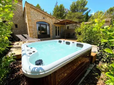 a hot tub in the yard of a house at Mazet Cordelles Alpilles in Eygalières