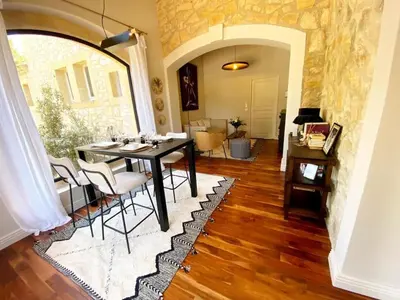 a dining room with a table and chairs at Mazet Cordelles Alpilles in Eygalières
