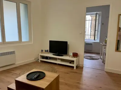 a microwave oven sitting on top of a wall at Appartement hyper centre climatisé in Salon-de-Provence