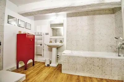a bathroom with a shower with a tub and a sink at Magnifique maison de ville 6personnes , piscine et garage in Aix-en-Provence