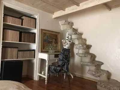 a room with a stack of rocks on the wall at Maison de ville avec rooftop vue sur le Ventoux in Monteux