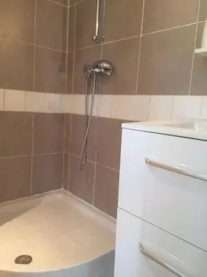 a bathroom with a sink and a toilet and a mirror at Studio indépendant en RDC de villa, parking in Pertuis