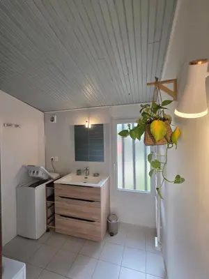 a small bathroom with a sink and a window at Maison à Aix-en-Provence avec grand jardin in Aix-en-Provence
