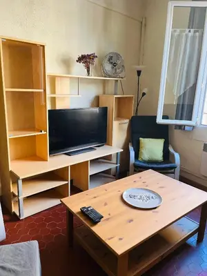 a living room with a coffee table and a tv at Chez Florence - Appartement T2 d au cœur du centre ville historique - Proche Cardeurs et Mairie in Aix-en-Provence