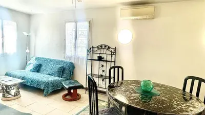 a living room with a table and a chair at Rendez-vous en Provence -10 personnes- duo de gîtes- piscine privée - clim in Cheval-Blanc
