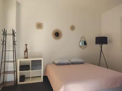 a bedroom with a bed and a ladder and a shelf at Studio privé confortable avec terrasse, parking et Wi-Fi in Aix-en-Provence