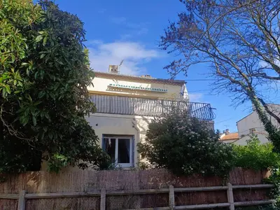 a white house with a fence in front of it at Studio privé confortable avec terrasse, parking et Wi-Fi in Aix-en-Provence