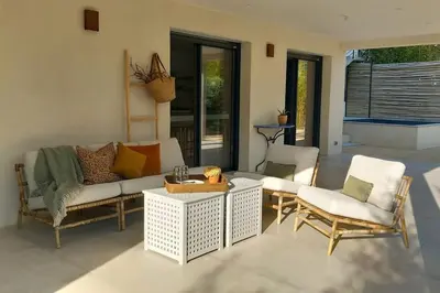 a living room with a couch and two chairs at Appartement Indépendant avec Jardin et Piscine en Provence in Ventabren