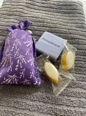 a purple pillow and a bar of soap on a bed at Rotonde, 2 chambres, Air conditionné in Aix-en-Provence