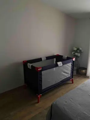 a bed frame in a room with a wall at Appartement 100 m2 au cœur de l'Isle sur la Sorgue in LʼIsle-sur-la-Sorgue