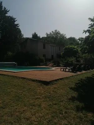 a yard with a pool and a building at #Villa Théo# Grande villa avec piscine in Apt