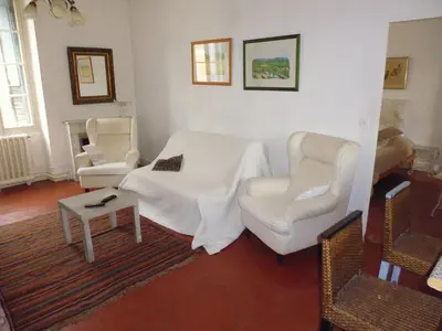 a living room with two white chairs and a table at Chez Christel in Apt