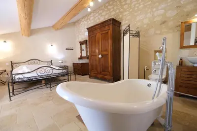 a bathroom with a bath tub and a bed at Authentique mas avec vue et piscine Eygalieres LS1-447 in Eygalières