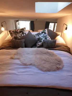 a white furry rug laying on top of a bed at Joli Appart Climatisé Hyper Calme Quartier Mairie in Aix-en-Provence