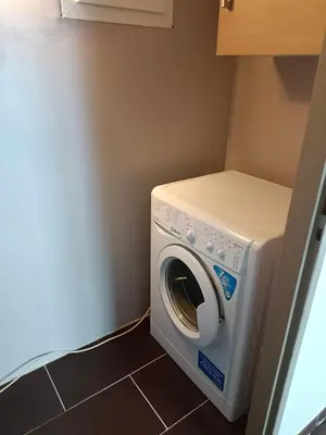 a washer and dryer in a small room at Gîte à la ferme in Sénas