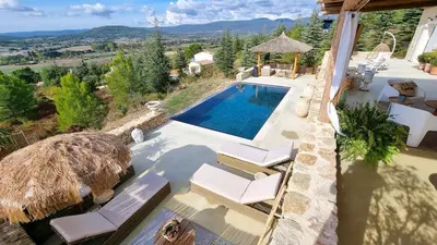 an aerial view of a villa with a swimming pool at La Balinaise in Apt