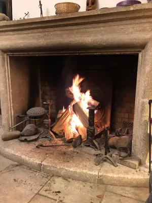 a fireplace with a fire in it at Le 140 du Ventoux in Saint-Saturnin-lès-Avignon