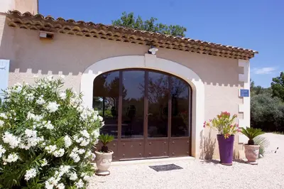 a door to a house with flowers in front of it at Appel du Luberon in Mérindol
