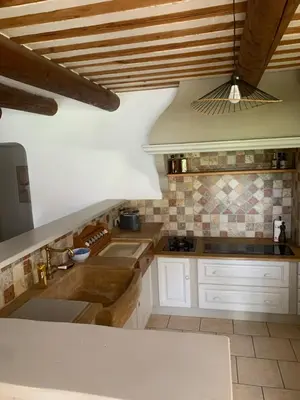 a kitchen with white cabinets and a ceiling at Location maison provençale in Plan-dʼOrgon