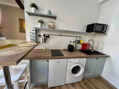 a kitchen with a washing machine under a counter at Bel Appartement dans le centre d'Aix-en-Provence in Aix-en-Provence