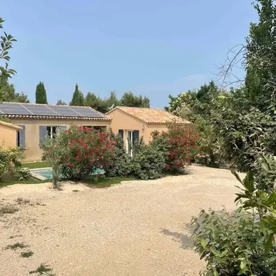 Petite maison au calme avec piscine privative