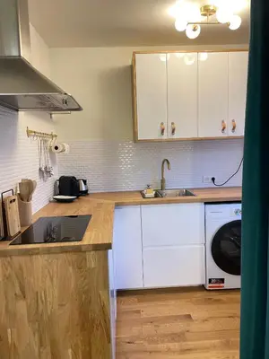 a kitchen with a sink and a washing machine at Studio cosy en Provence avec parking Le Monaco in Aix-en-Provence
