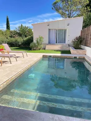 a swimming pool in front of a house at Duplex indépendant avec clim et parking St Donat in Aix-en-Provence