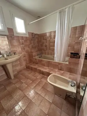 a bathroom with a tub and a sink at Le Paradis au centre du Vaucluse in Saumane-de-Vaucluse