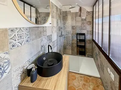 a bathroom with a black sink and a mirror at Duplex centre de Roussillon avec Climatisation et vue in Roussillon