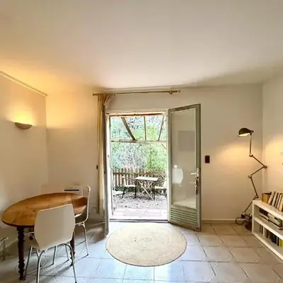 Appartement niché dans la verdure