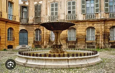 a large fountain in front of a building at Le Mistral Studio au cœur du centre historique in Aix-en-Provence