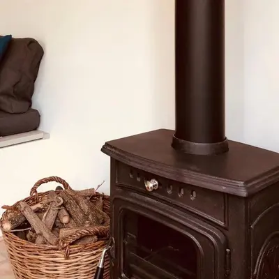 an old black stove with a basket next to it at Le Poulailler, private house with garden and parking in Aix-en-Provence