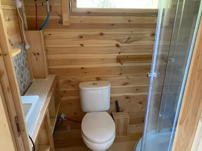 a small bathroom with a toilet and a shower at Cabane bambou in Apt