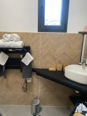 a bathroom with a sink and a mirror at l'Esquirou in Malemort-du-Comtat