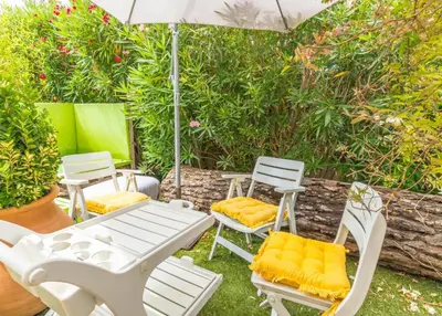 a group of white chairs and an umbrella at Espace Ki-Zen in Pélissanne
