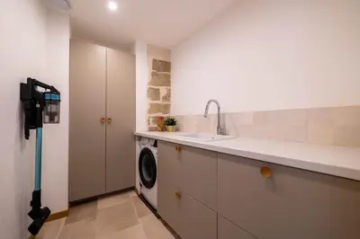 a kitchen with a sink and a washing machine at Exceptionnel - Couvent entièrement rénové - classé Patrimoine - Piscine, au calme et à 100 m du coeur de l'Isle in LʼIsle-sur-la-Sorgue
